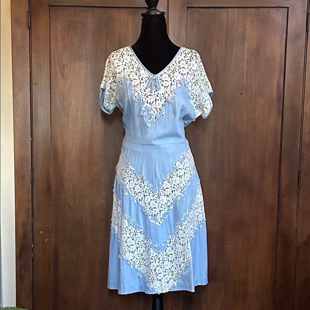 Sweetest Vintage Linen and Lace Day Dress 8
